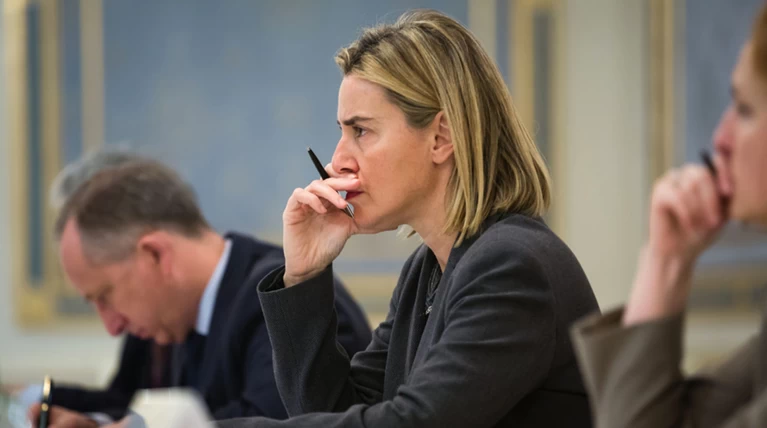 Μογκερίνι: Κίνδυνος τερματισμού της μάχης κατά των διακινητών στη Μεσόγειο