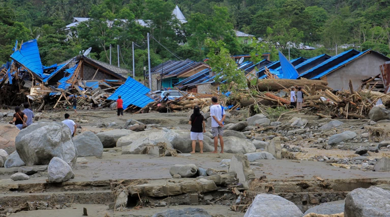 Ινδονησία: 80 νεκροί και 45 αγνοούμενοι από πλημμύρες