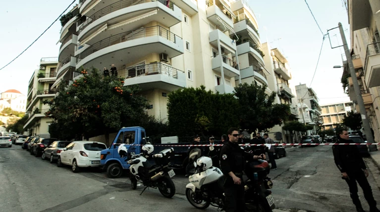 Μητέρα και παιδί έπεσαν από τον 5ο όροφο στον Νέο Κόσμο