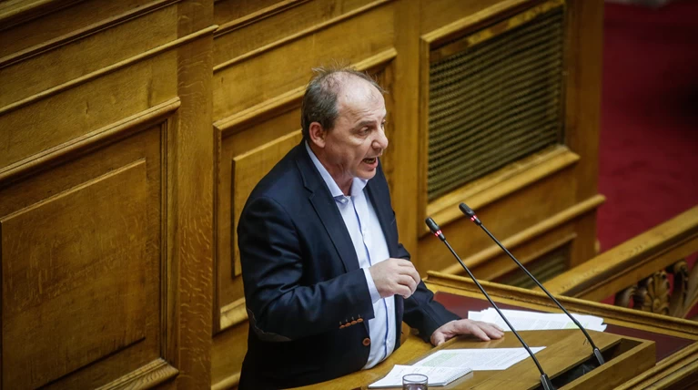 Πυρά εναντίον βουλευτή του ΣΥΡΙΖΑ για παραβιαση του απορρήτου