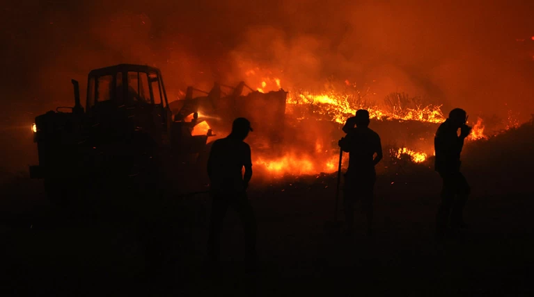 Σε εξέλιξη πυρκαγιά σε δασική έκταση στα Τέμπη