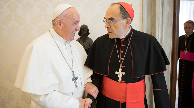 Ο πάπας δεν κάνει δεκτή την παραίτηση καταδικασμένου ιερέα