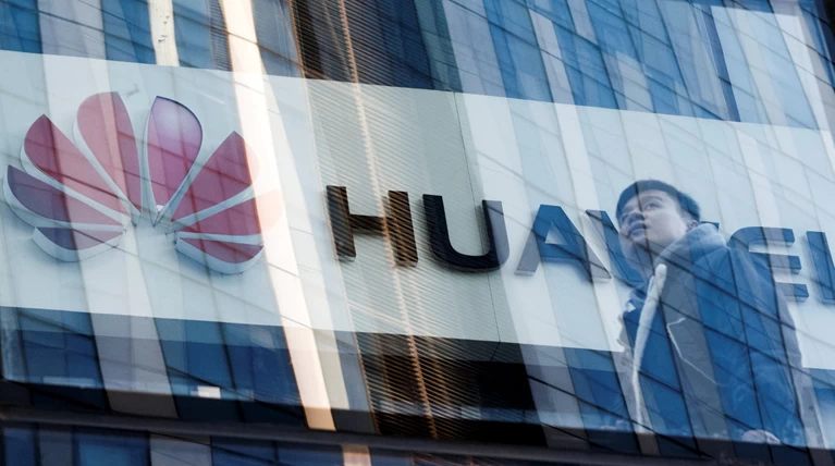 "Πόλεμος" Μέρκελ-ΗΠΑ για τη Huawei και το δίκτυο 5G