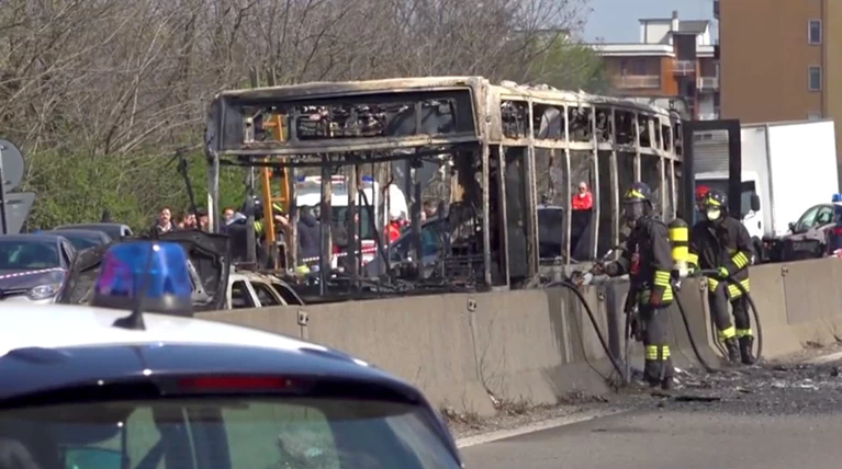 Ιταλία- Οδηγός λεωφορείου με παιδιά: "Κανείς δεν θα βγει από εδώ ζωντανός"