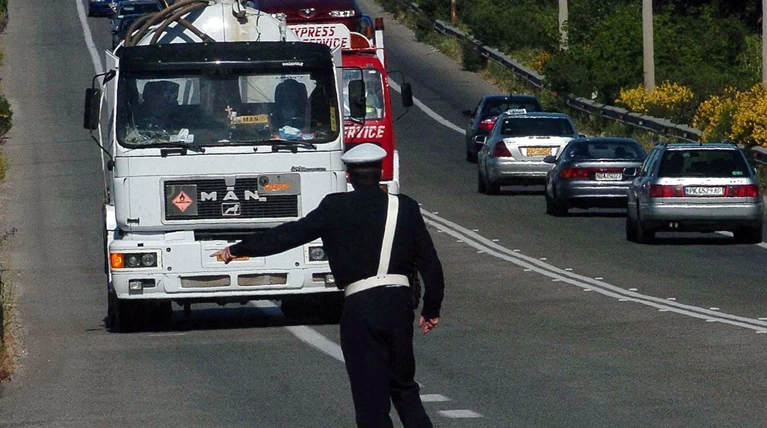 Αυξημένα μέτρα της Τροχαίας για το τριήμερο
