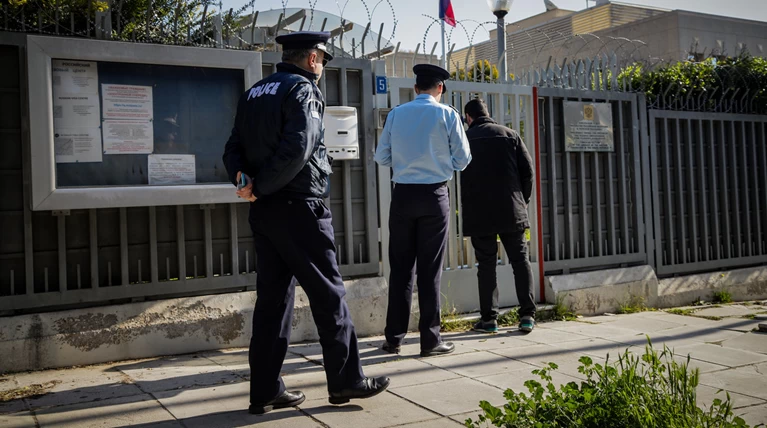 Επίθεση στο Ρωσικό Προξενείο: Οι κάμερες "έπιασαν" τους δράστες