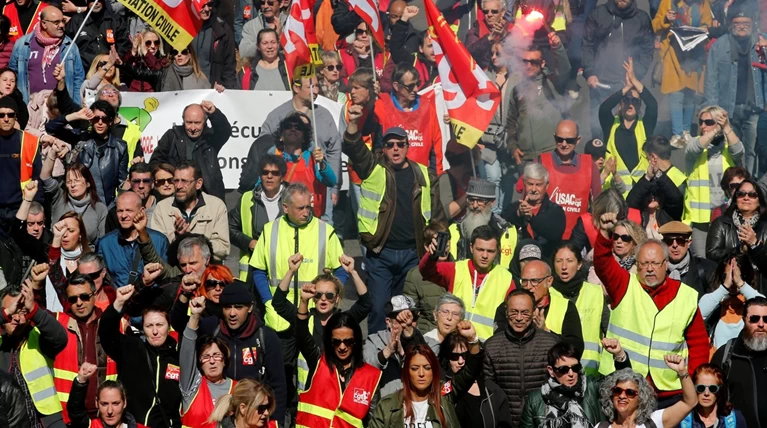 Κίτρινα Γιλέκα: Απαγορεύτηκε η διαδήλωση στο Σανζ Ελιζέ
