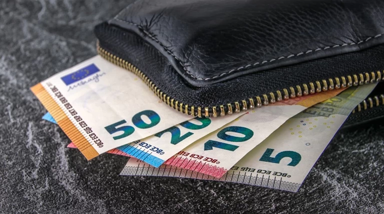 Πότε θα πληρωθούν οι συντάξεις για τον Απρίλιο από όλα τα Ταμεία