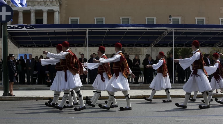 Εντυπωσιακή η μαθητική παρέλαση στην Αθήνα - Φωτογραφίες