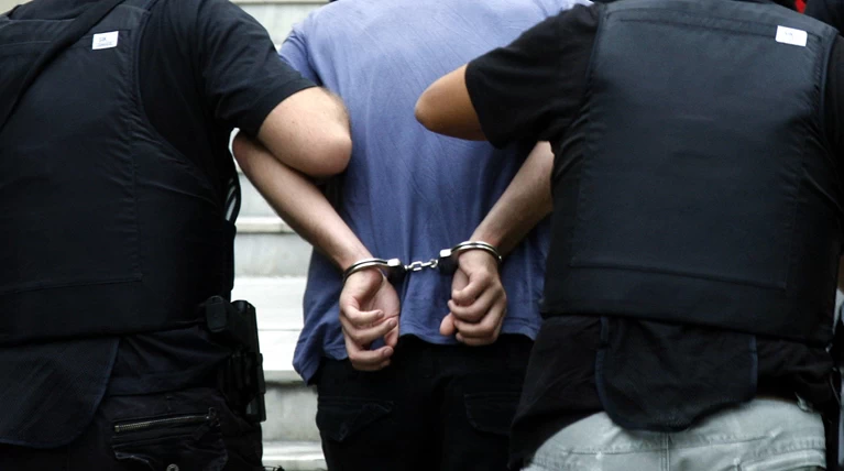 Σύλληψη 64χρονου στο Ηράκλειο για παράνομη οπλοκατοχή