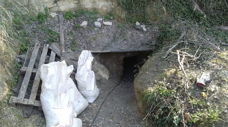 Έψαχναν για αρχαία και άνοιξαν σήρραγα 30 μέτρων κάτω από Μονή στις Σέρρες