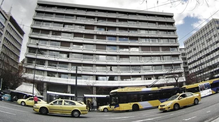 Πρωτογενές πλεόνασμα: Φόροι και συγκράτηση δαπανών