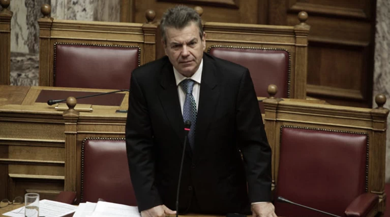 Τα «μαζεύει» ο Πετρόπουλος για το «Δώρο Πάσχα»