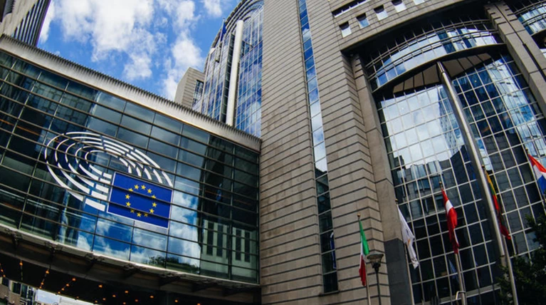 ΕΕ: Έρχονται αλλαγές στην πώληση «κόκκινων» τραπεζικών δανείων