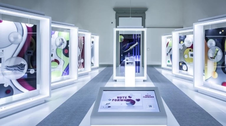 Η θρυλική ...αερόσολα Nike Air Max γίνεται έκθεμα στο Σόχο του Λονδίνου