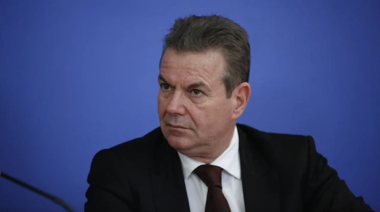 Στον συντάκτη τα ρίχνει τώρα ο Πετρόπουλος για το «Δώρο Πάσχα»