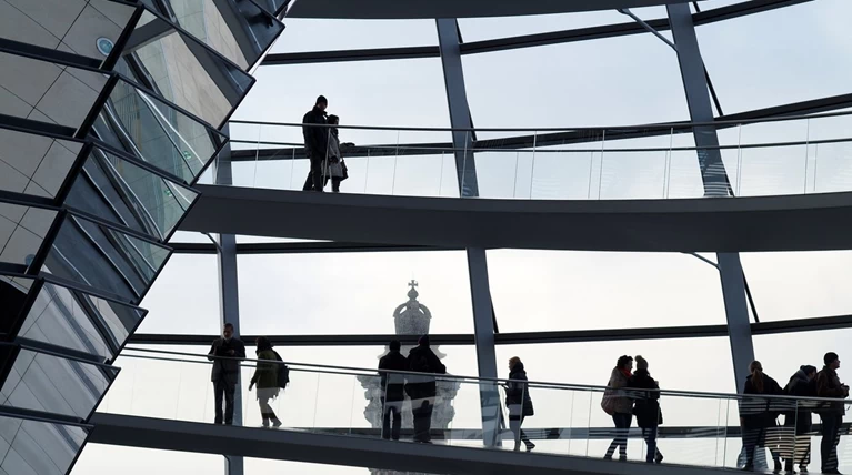 Νέο ιστορικό ρεκόρ: Μόλις στο 4,9% η ανεργία στη Γερμανία