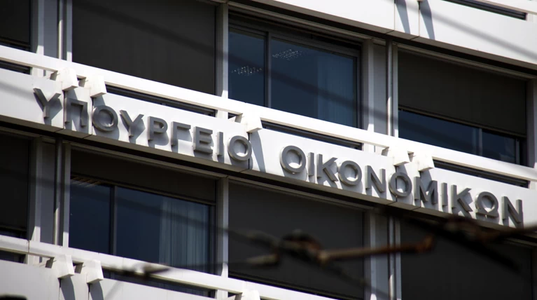 Εξαιρούνται από εισφορά αλληλεγγύης τα αναδρομικά ειδικών μισθολογίων