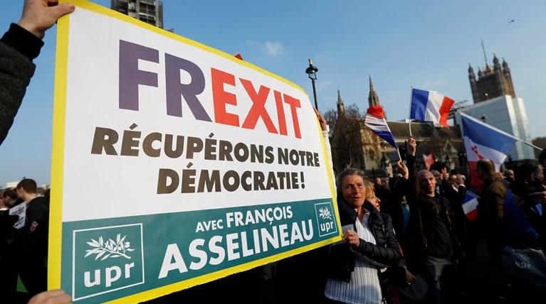 Οι υποστηρικτές του Frexit στο Λονδίνο για την ημέρα του... Brexit