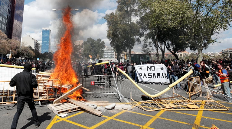 Ισπανία: Άγρια επεισόδια μεταξύ ακροδεξιών και αυτονομιστών