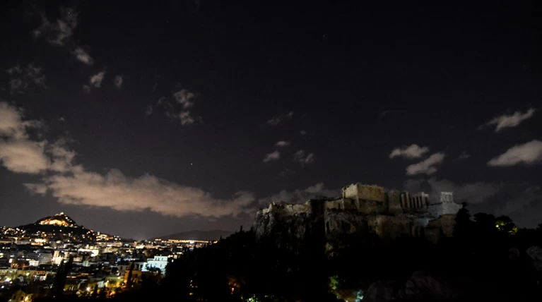 Στο σκοτάδι η Ακρόπολη για την ¨Ώρα της Γης"