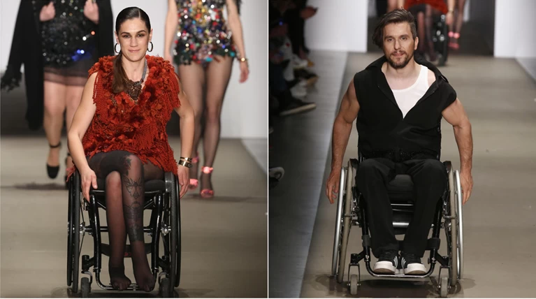 Δύο σπουδαίοι άνθρωποι στην πασαρέλα με το αναπηρικό τους αμαξίδιο
