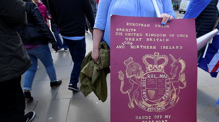 Η Βρετανία τυπώνει  διαβατήρια χωρίς την ένδειξη «Ε.Ε.»