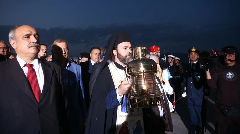Γιατί καθυστέρησε να έρθει το Αγιο Φως στην Ελλάδα