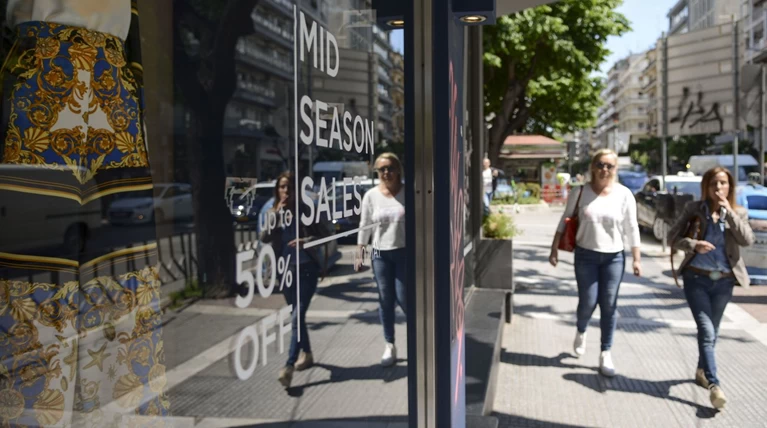 Έλεγχοι σε καταστήματα για φορολογικές και ασφαλιστικές παραβάσεις