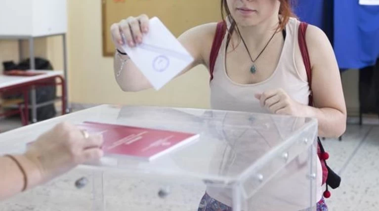 Δημοσκόπηση Interview: Εκτός β' γύρου η Νοτοπούλου