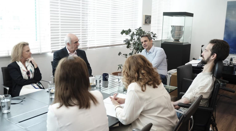 Η συνάντηση Μητσοτάκη με τους νέους ευρωβουλευτές της ΝΔ