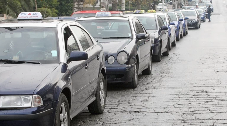 Θεσσαλονίκη: Οδηγοί ταξί πιάστηκαν στα πράσα με ψεύτικα ταξίμετρα