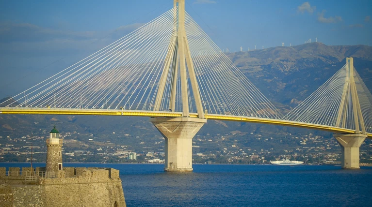 Ποδηλάτης έπεσε από τη γέφυρα Ρίου -Αντιρρίου