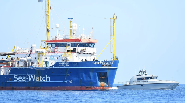 Kαρόλα Ράκετε: Η καπετάνισσα του Sea Watch που αψηφά τον Σαλβίνι