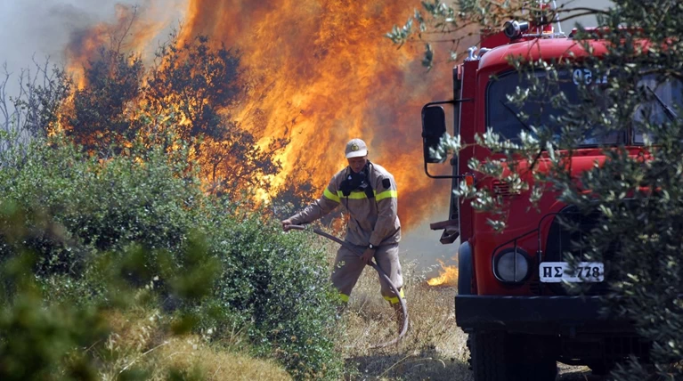 Μεγάλη φωτιά στην Εύβοια - Εκκενώθηκε το Μακρυχώρι