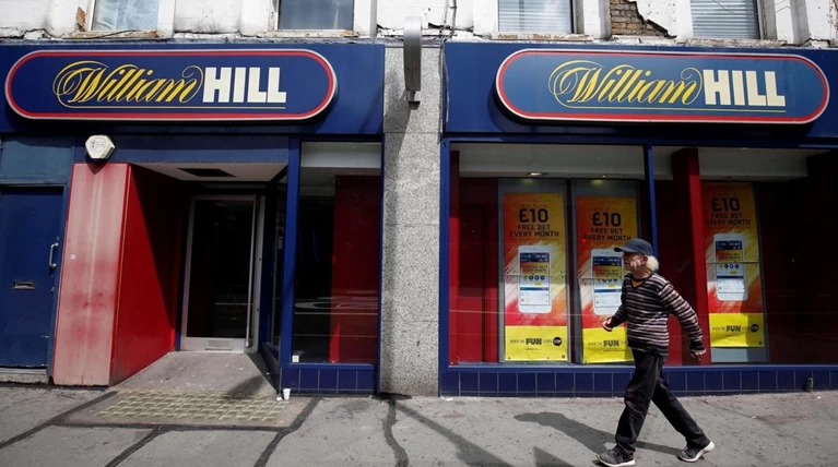 William Hill: Κλείνει 700 πρακτορεία, σε κίνδυνο θέσεις εργασίας