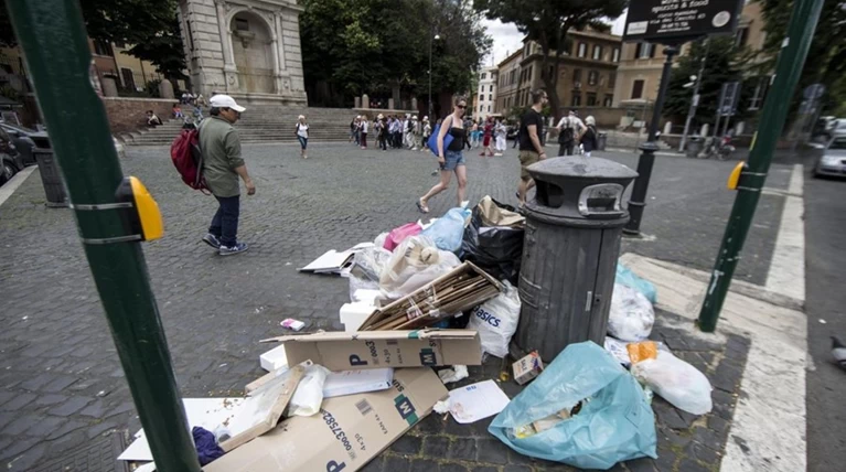 Yγειονομική βόμβα τα σκουπίδια στην Ρώμη