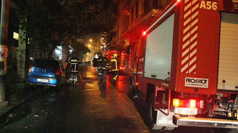Ηράκλειο: Στις φλόγες τυλίχτηκε ταξί στην Αγία Βαρβάρα