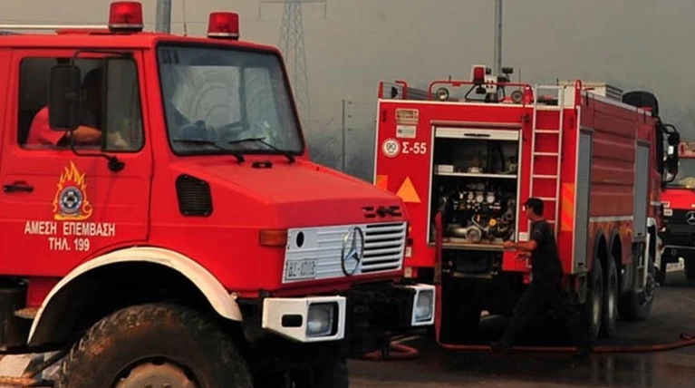 Νυχτερινή επιχείρηση εκκένωσης κατασκηνώσεων στην Αμφίκλεια