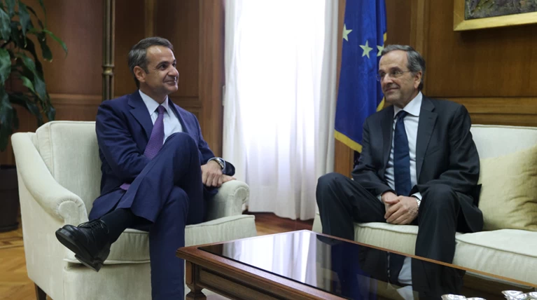 Σε εξέλιξη συνάντηση του Κ. Μητσοτάκη με τον Αντ. Σαμαρά στην Βουλή