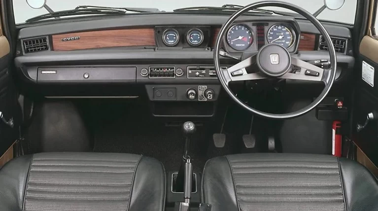 Το totally digital σαλόνι του Honda e, απόλυτο tribute στο civic του 1972