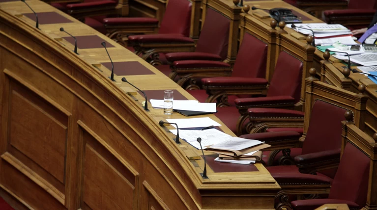 Πολυνομοσχέδιο: «Βροχή» διατάξεων για άσυλο, φάρμακα και ΟΤΑ