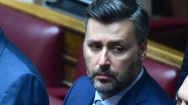 Ο Καλλιάνος καταγγέλλει απόπειρα διάρρηξης από κουκουλοφόρους