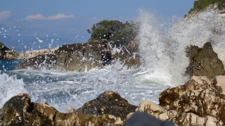 Επιμένει το μελτέμι στο Αιγαίο - Ο καιρός την Κυριακή