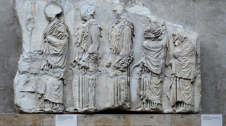 Κόντρα για τα γλυπτά του Παρθενώνα και την πρόταση Μητσοτάκη