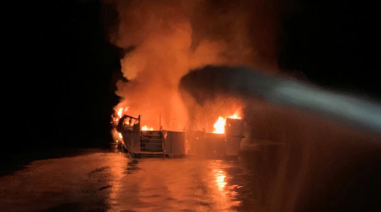 Φωτιά σε σκάφος στα ανοιχτά της Καλιφόρνιας, φόβοι για δεκάδες νεκρούς