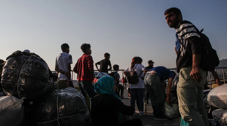 Στη Θεσσαλονίκη οι πρώτοι πρόσφυγες από τη Λέσβο - Συνεχίζεται η επιχείρηση