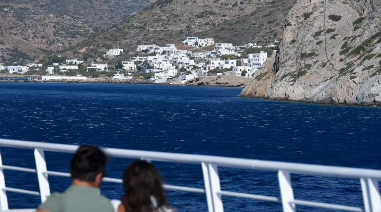 Θερμοκρασίες έως 34 βαθμοί, άνεμοι έως 7 μποφόρ στο Αιγαίο και βροχές