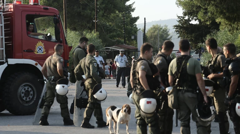 Εφυγαν οι αλλοδαποί που απέκλεισαν τη σιδηροδρομική γραμμή στη Μαλακάσα