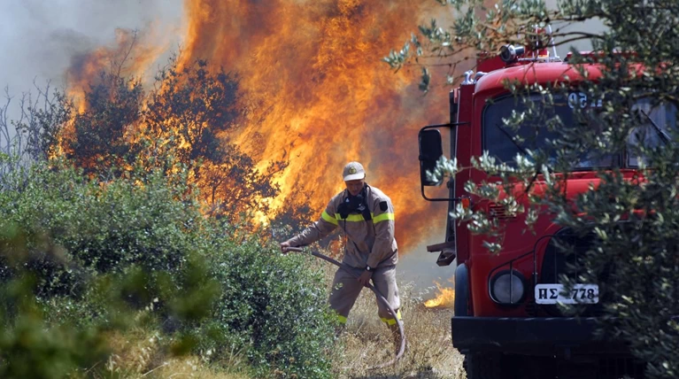 Φωτιά στην Αιτωλοακαρνανία - Υπό μερικό έλεγχο η φωτιά στο Σέιχ Σου